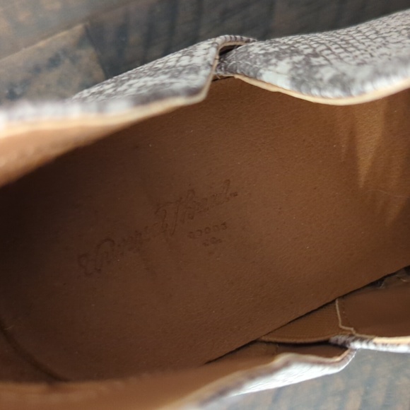 NEW Universal Thread Snakeskin Booties - Picture 4 of 5